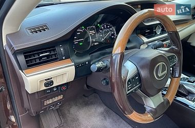 Седан Lexus ES 2015 в Киеве