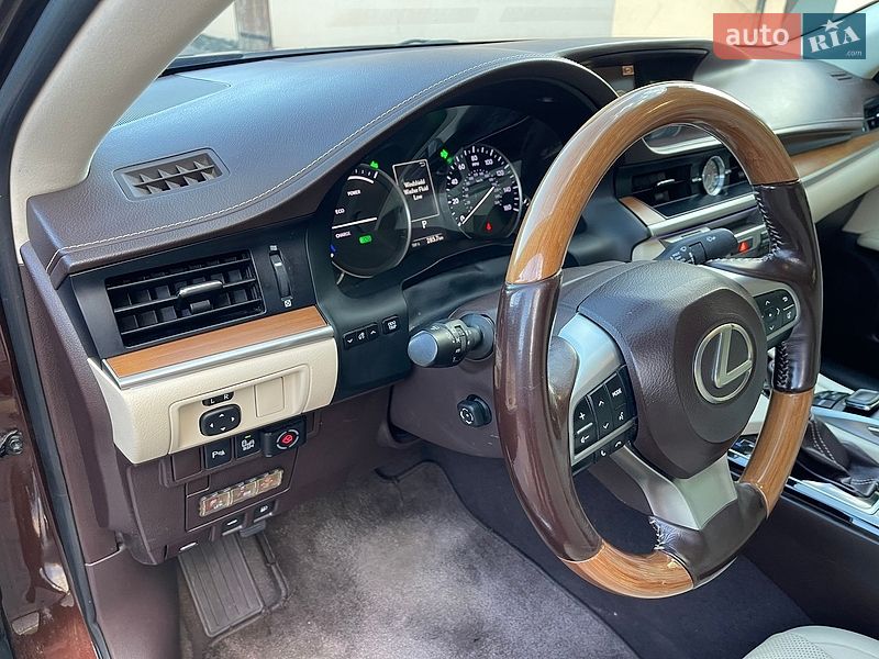 Седан Lexus ES 2015 в Киеве