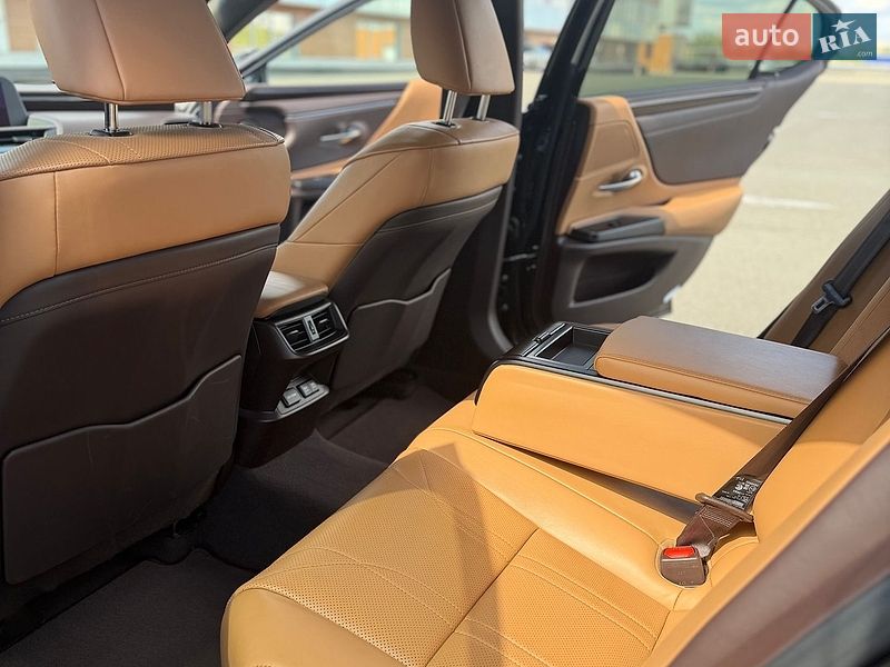 Седан Lexus ES 2019 в Києві