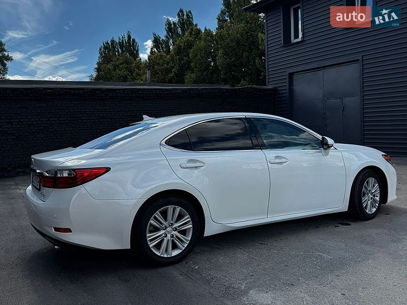 Седан Lexus ES 2012 в Чернигове
