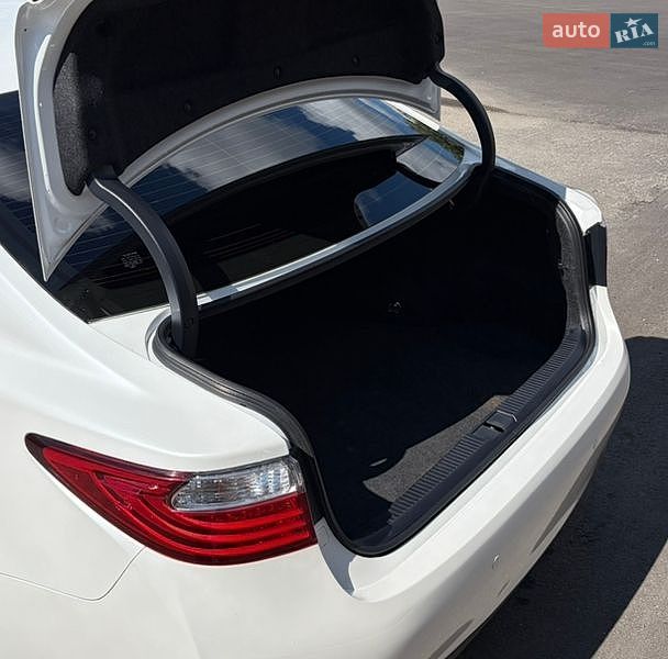 Седан Lexus ES 2012 в Чернигове