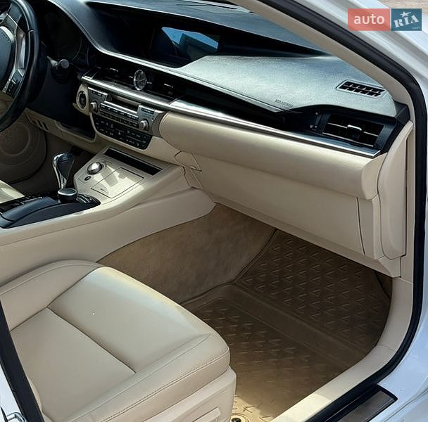 Седан Lexus ES 2012 в Чернигове