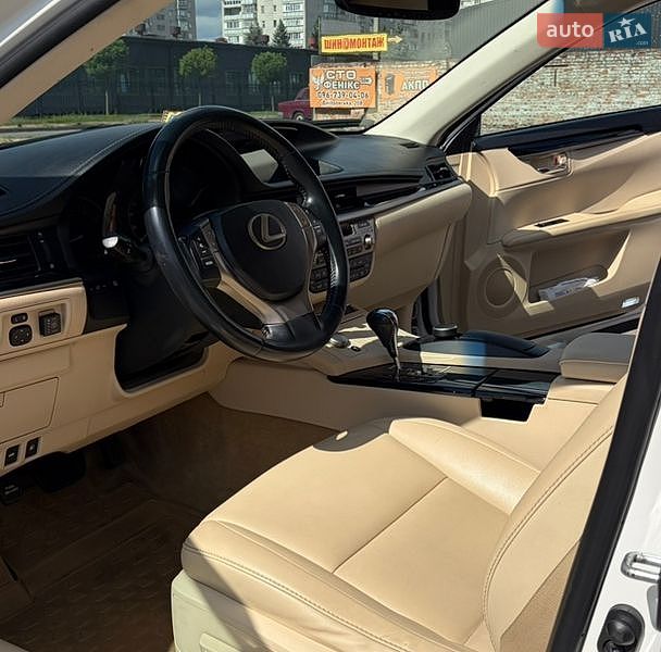 Седан Lexus ES 2012 в Чернигове