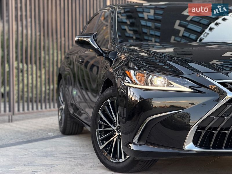 Седан Lexus ES 2023 в Кропивницком