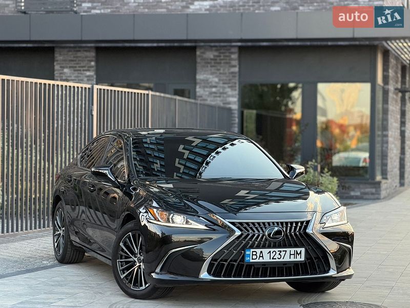 Седан Lexus ES 2023 в Кропивницком