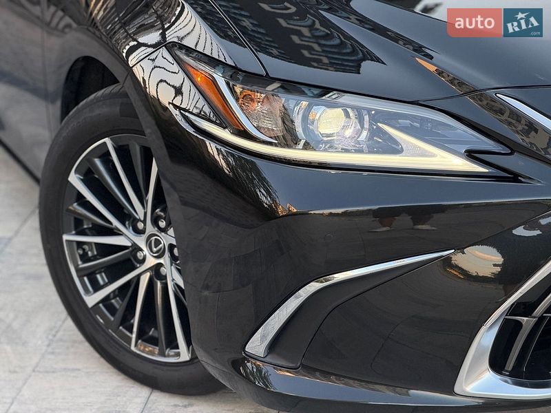 Седан Lexus ES 2023 в Кропивницком