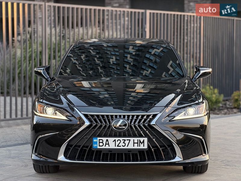 Седан Lexus ES 2023 в Кропивницком