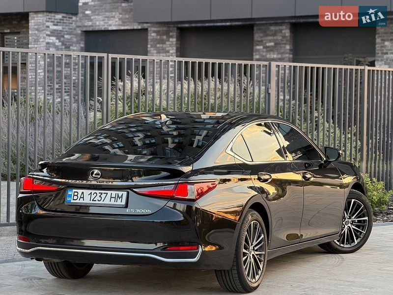 Седан Lexus ES 2023 в Кропивницком