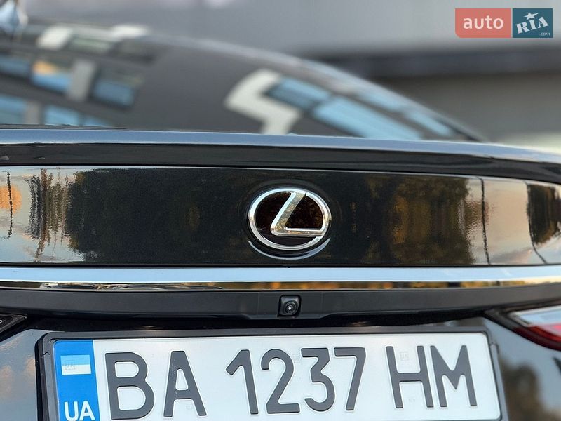 Седан Lexus ES 2023 в Кропивницком