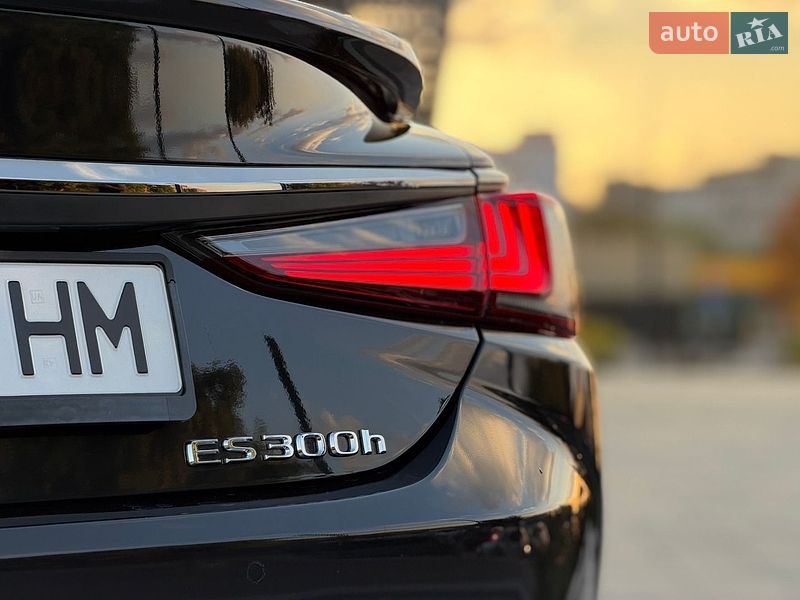 Седан Lexus ES 2023 в Кропивницком