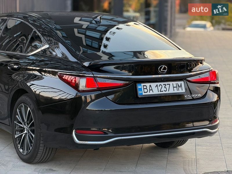 Седан Lexus ES 2023 в Кропивницком