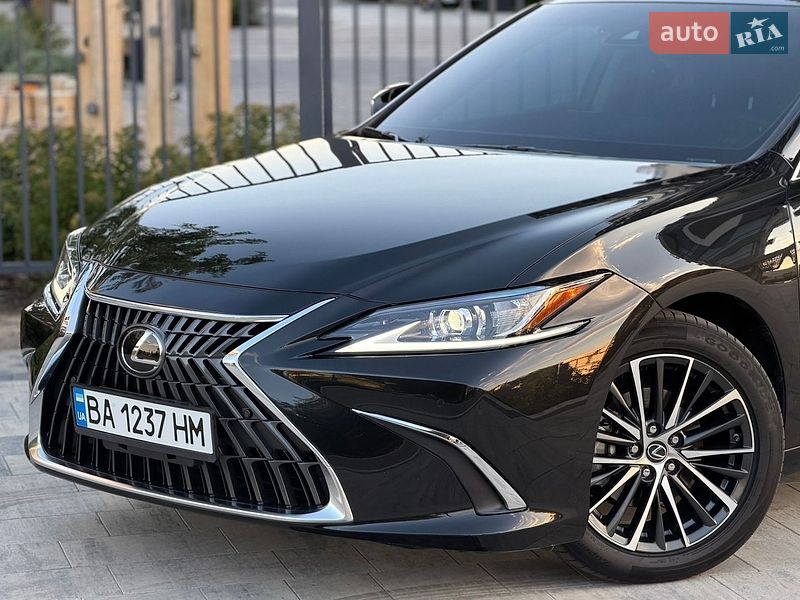 Седан Lexus ES 2023 в Кропивницком