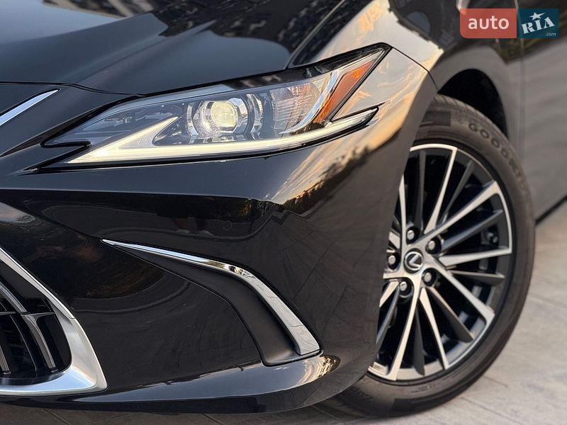Седан Lexus ES 2023 в Кропивницком