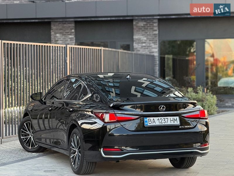 Седан Lexus ES 2023 в Кропивницком