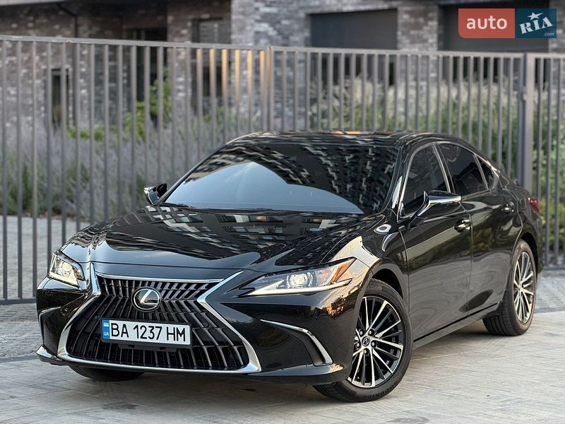 Седан Lexus ES 2023 в Кропивницком