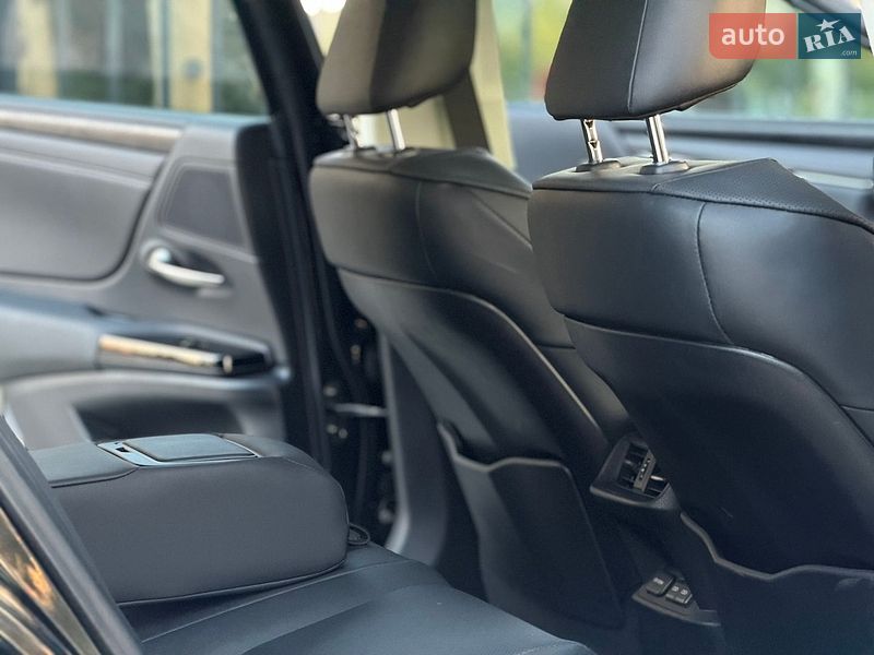 Седан Lexus ES 2023 в Кропивницком