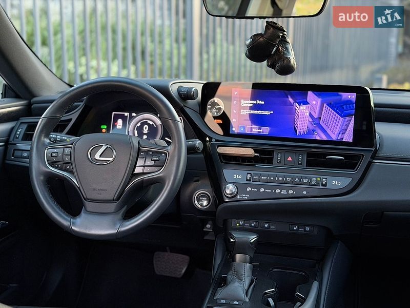 Седан Lexus ES 2023 в Кропивницком