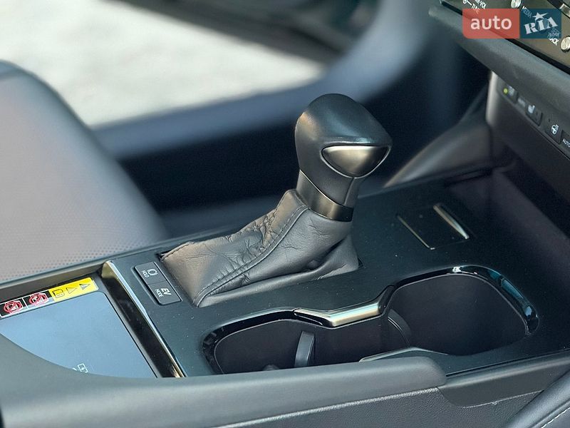 Седан Lexus ES 2023 в Кропивницком