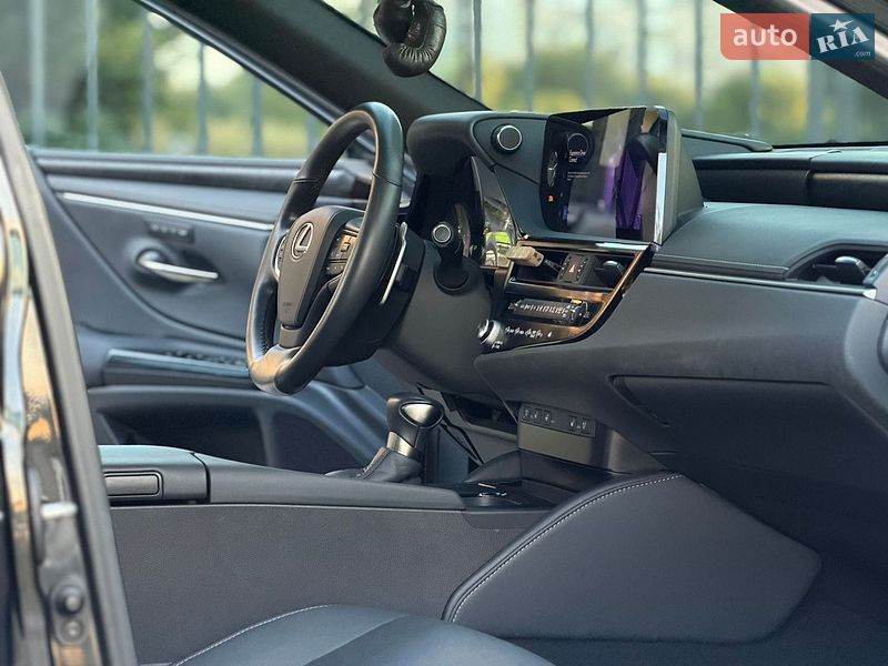Седан Lexus ES 2023 в Кропивницком