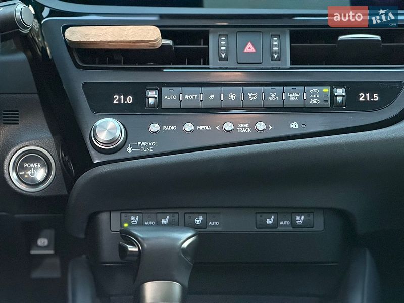Седан Lexus ES 2023 в Кропивницком