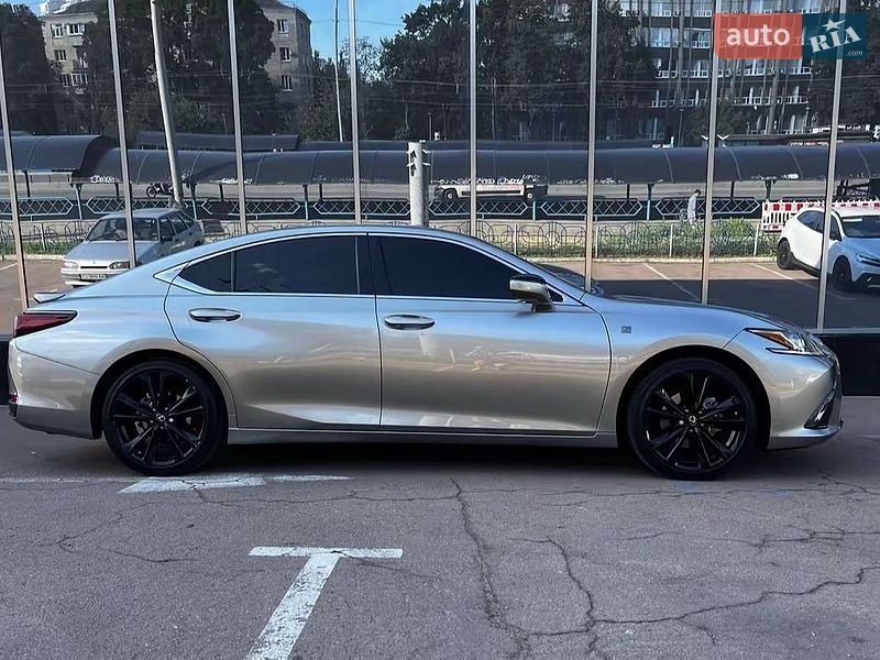 Седан Lexus ES 2023 в Киеве