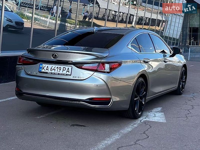 Седан Lexus ES 2023 в Киеве