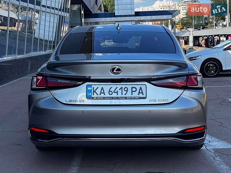 Седан Lexus ES 2023 в Киеве