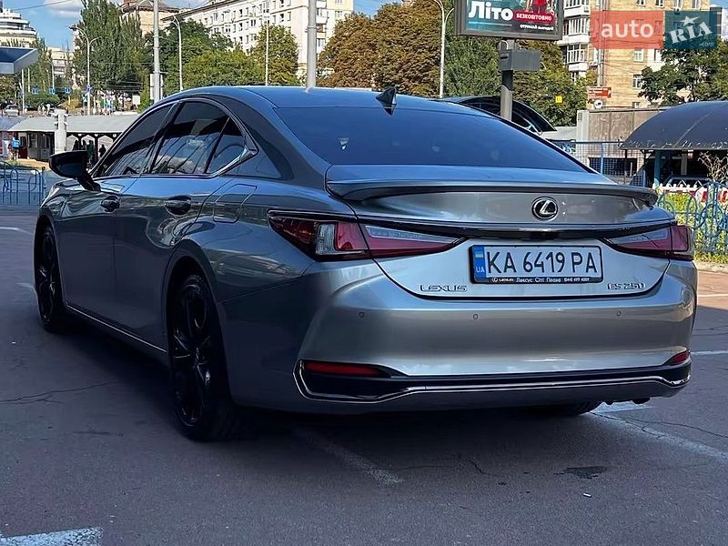 Седан Lexus ES 2023 в Киеве