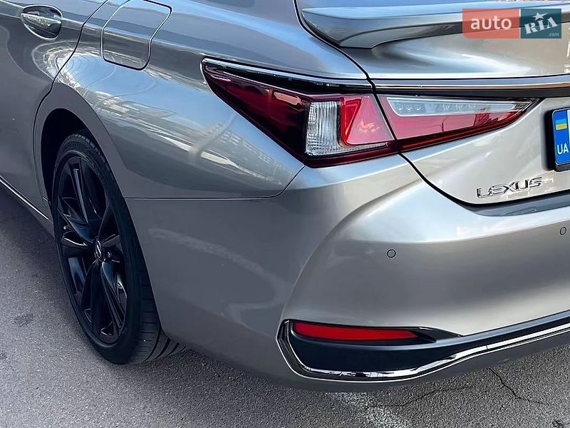 Седан Lexus ES 2023 в Киеве