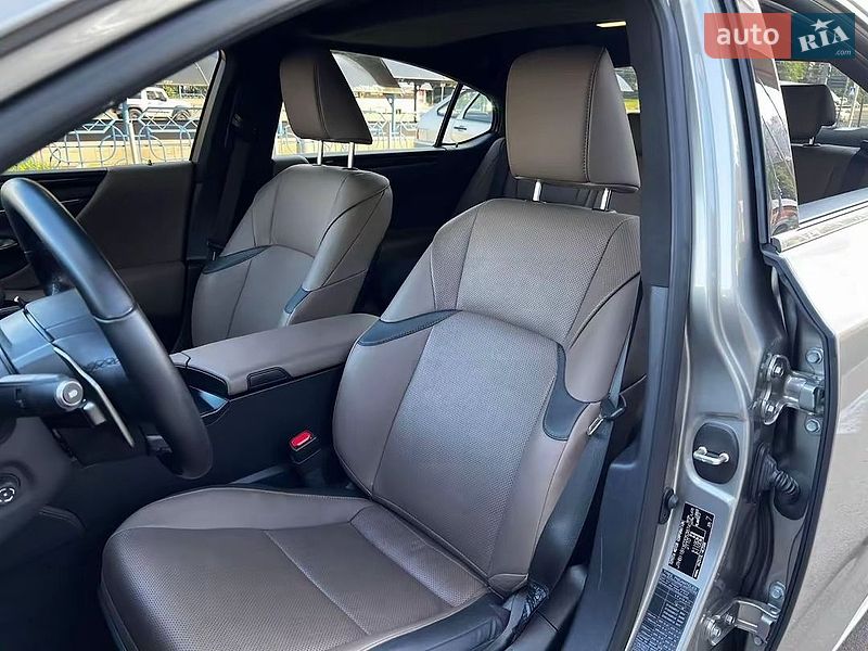 Седан Lexus ES 2023 в Киеве