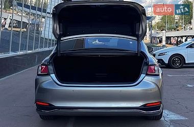 Седан Lexus ES 2023 в Киеве