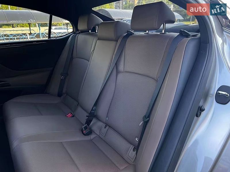 Седан Lexus ES 2023 в Киеве