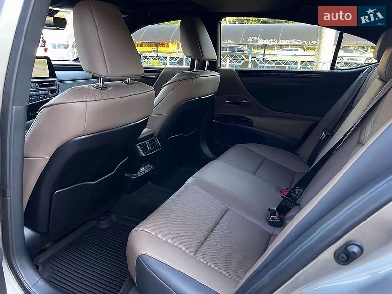 Седан Lexus ES 2023 в Киеве