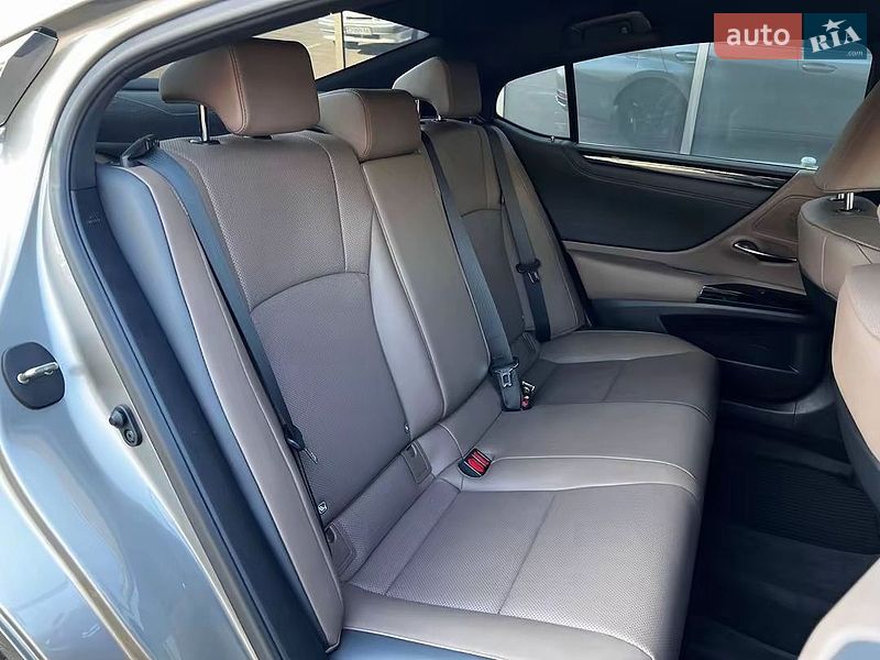 Седан Lexus ES 2023 в Киеве