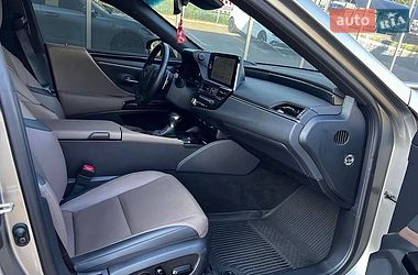 Седан Lexus ES 2023 в Киеве