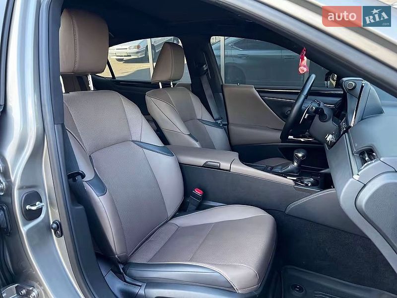 Седан Lexus ES 2023 в Киеве