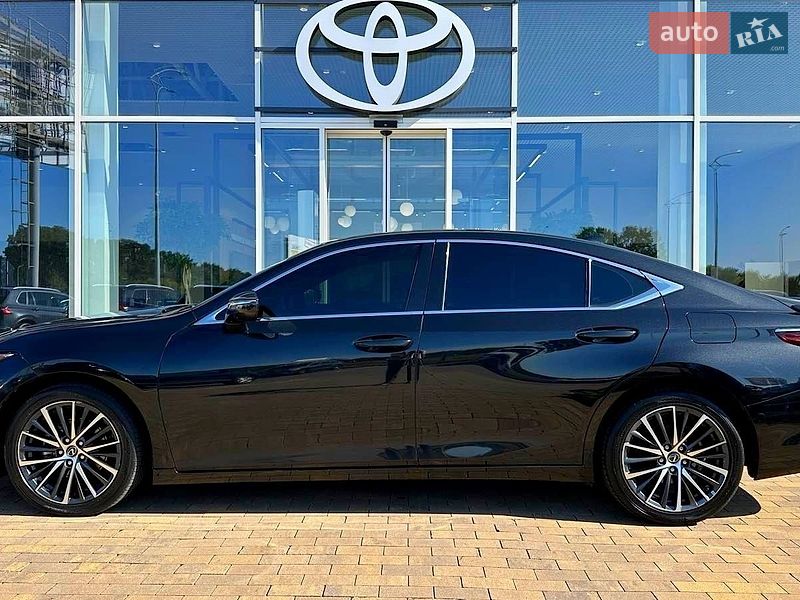 Седан Lexus ES 2024 в Києві