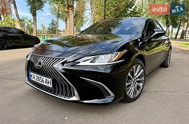 Седан Lexus ES 2018 в Киеве