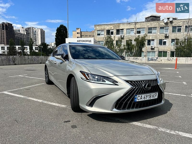 Седан Lexus ES 2023 в Ватутіному