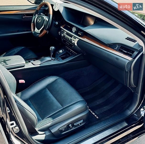 Седан Lexus ES 2013 в Житомирі