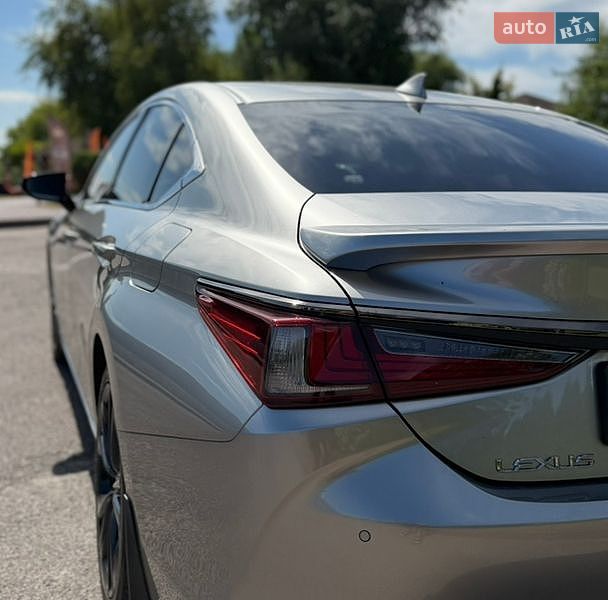 Седан Lexus ES 2023 в Днепре