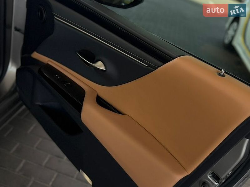 Седан Lexus ES 2023 в Днепре