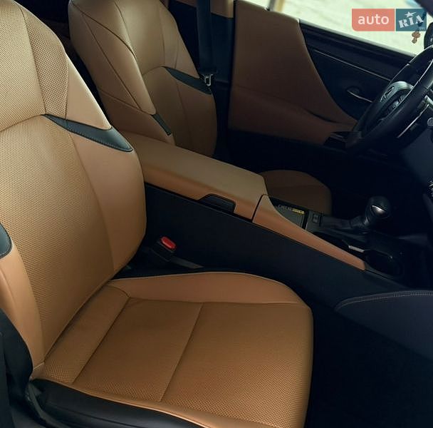Седан Lexus ES 2023 в Днепре
