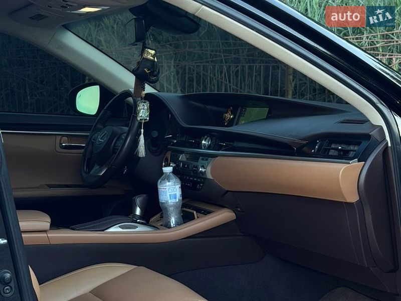 Седан Lexus ES 2017 в Хмельницком