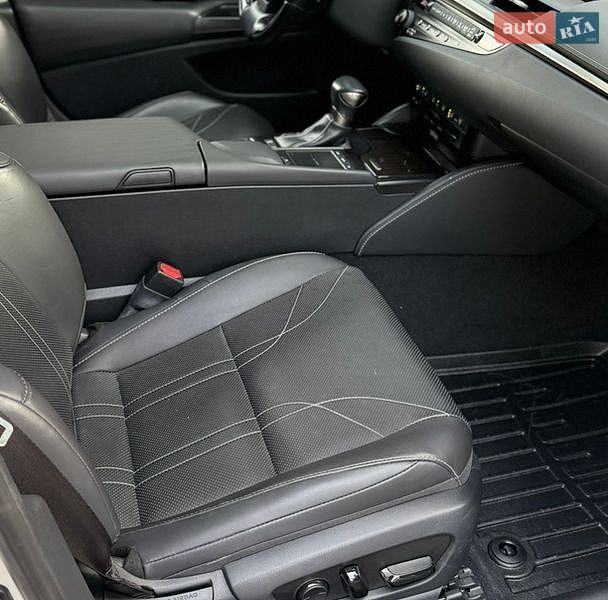 Седан Lexus ES 2019 в Києві