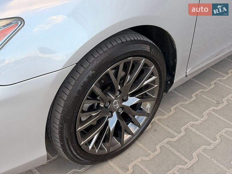 Седан Lexus ES 2009 в Тернополі