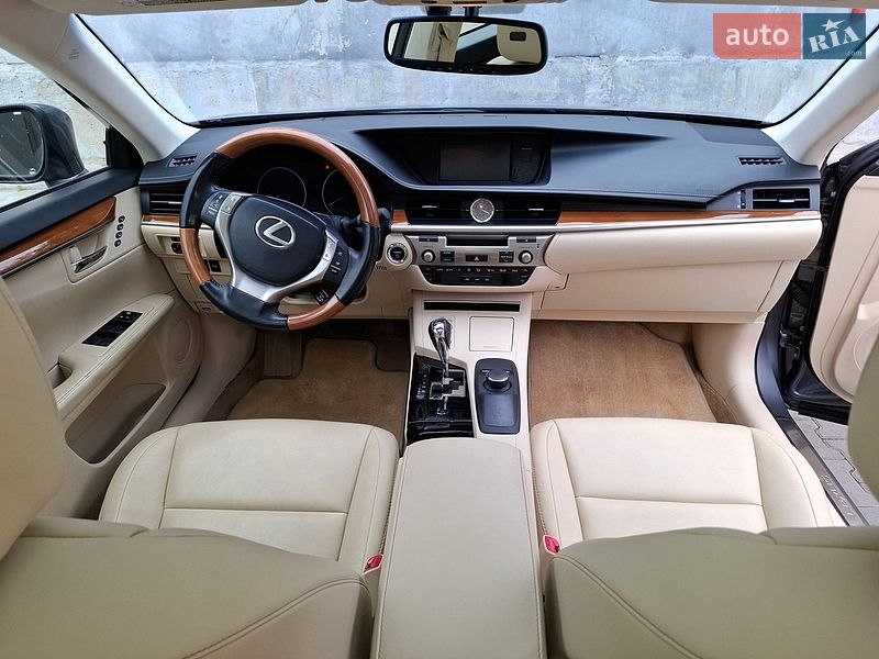 Седан Lexus ES 2014 в Києві