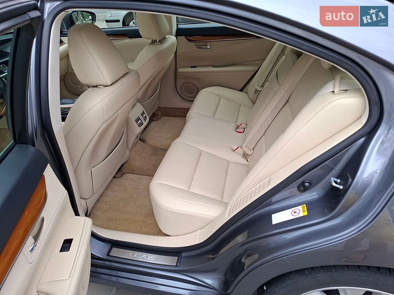 Седан Lexus ES 2014 в Києві