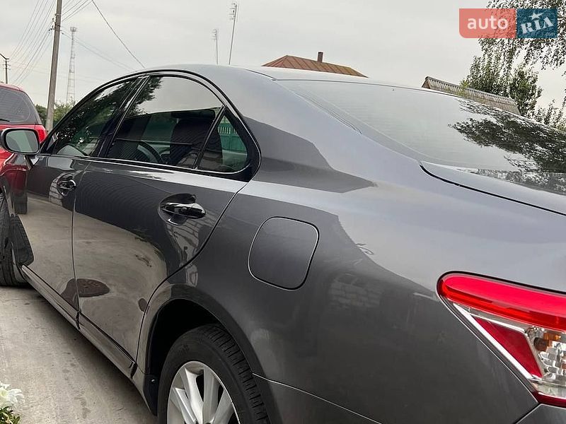 Седан Lexus ES 2011 в Борзне