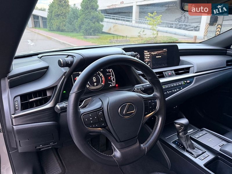 Седан Lexus ES 2018 в Києві